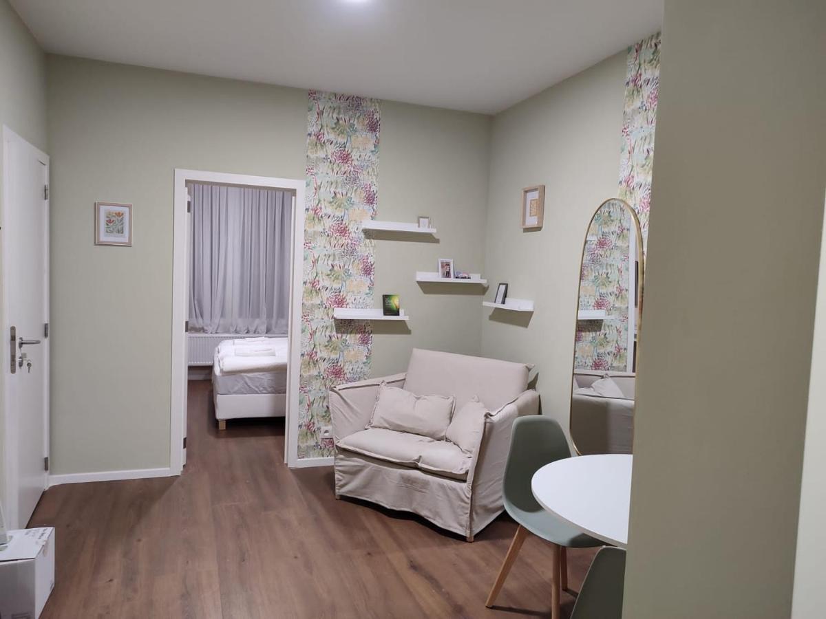Leeuwerik Studio Apartment แอนต์เวิร์ป ภายนอก รูปภาพ